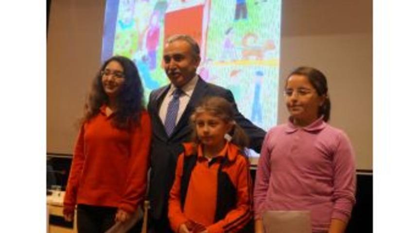 Fatih Koleji Öğrencisi, 'insan Hakları' Konulu Resim Yarışmasında Birinci Oldu