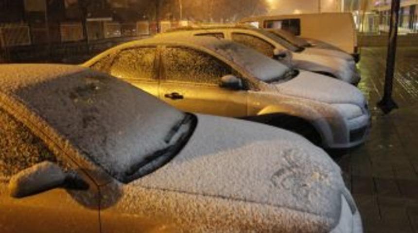 Hatay'da Eğitime Bir G&uuml;nl&uuml;k Kar Engeli