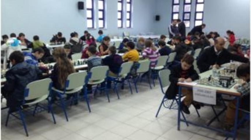 Ak&ccedil;akoca K&uuml;&ccedil;&uuml;kler Satran&ccedil; Şampiyonasına Y&uuml;ksek Katılım