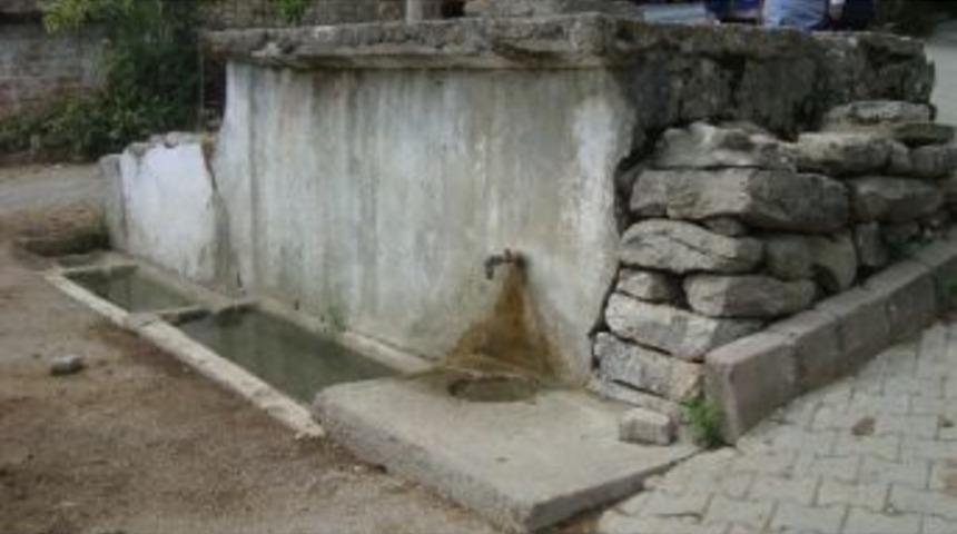 İzmit Şahinler K&ouml;y &Ccedil;eşmesi Yenileniyor