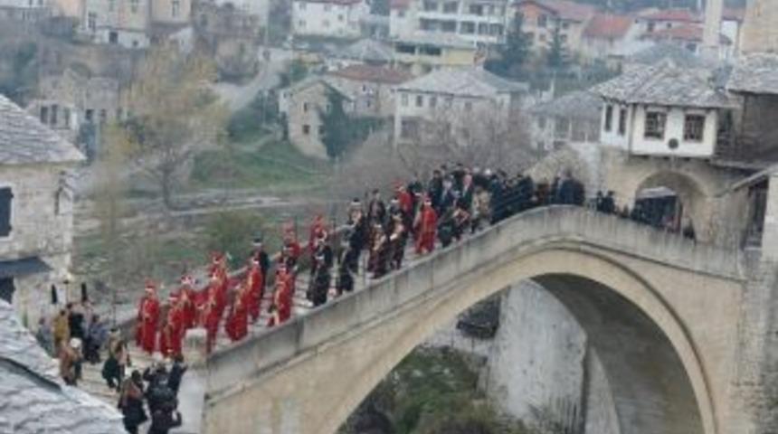 Tarihi Mostar K&ouml;pr&uuml;s&uuml;&rsquo;nde Mehteran Ge&ccedil;işi
