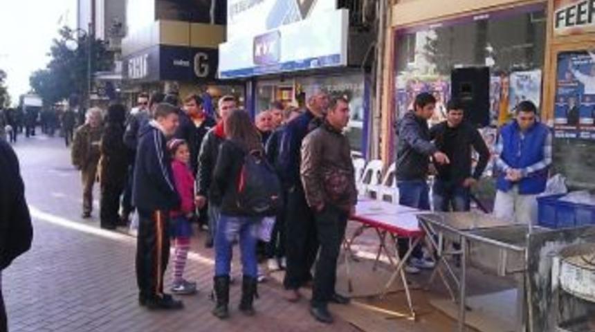 &Uuml;lk&uuml;c&uuml;ler, Ali Metin Tokdemir'i &Ouml;l&uuml;m&uuml;n&uuml;n 18. Yılında Andı