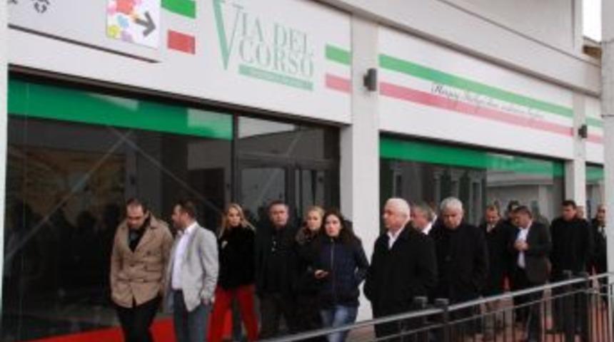 Mobilya Imalat&ccedil;ıları &Ouml;nce Lovelet Mobilya &Ccedil;arşısı&rsquo;nda K&uuml;melenecek