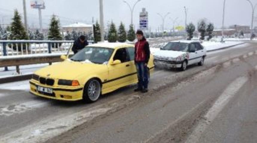 Kocaeli'nde Kar Hayatı Olumsuz Etkiledi