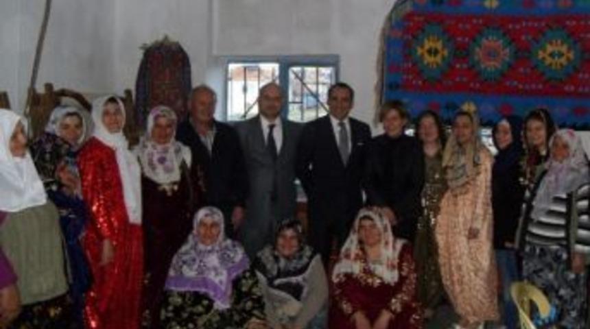 Emet Y&ouml;resel Kilim Ve Dokumaları Yeni Sahiplerini Bekliyor