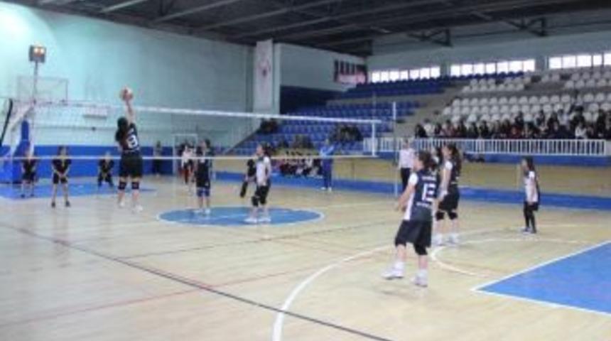 Gen&ccedil; Erkekler Ve Kızlar Voleybol Turnuvası Sona Erdi