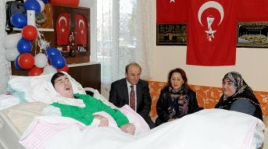 Vali &Ouml;zt&uuml;rk, Umut&rsquo;u Ziyaret Etti