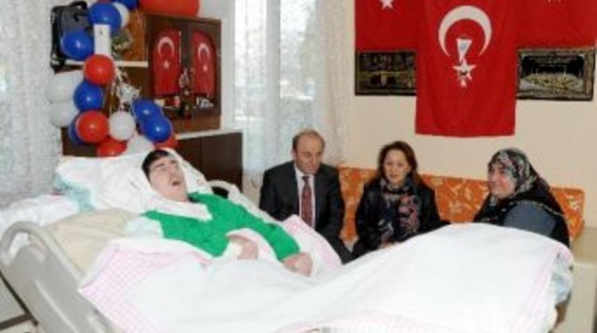 Vali &Ouml;zt&uuml;rk, Umut&rsquo;u Ziyaret Etti