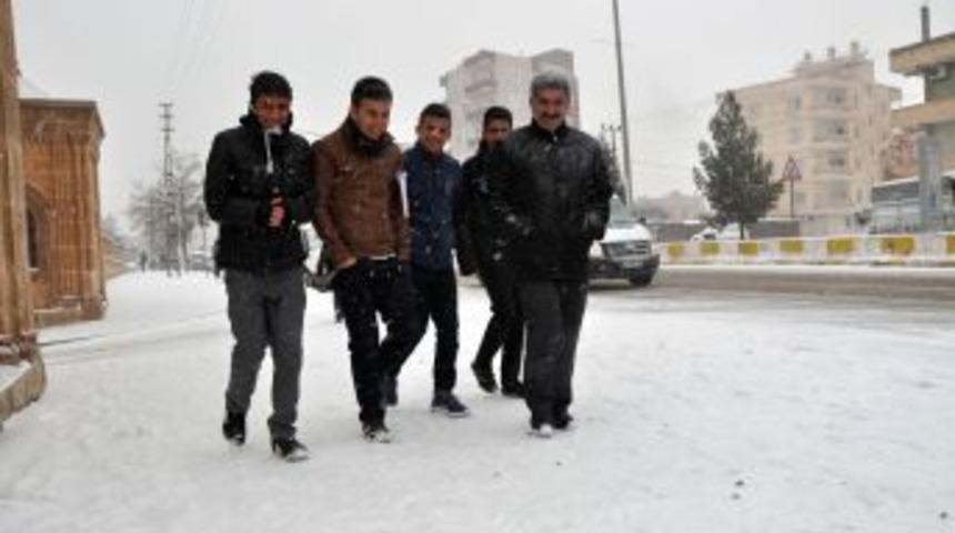 Midyat&rsquo;a Mevsimin Ilk Karı Yağdı