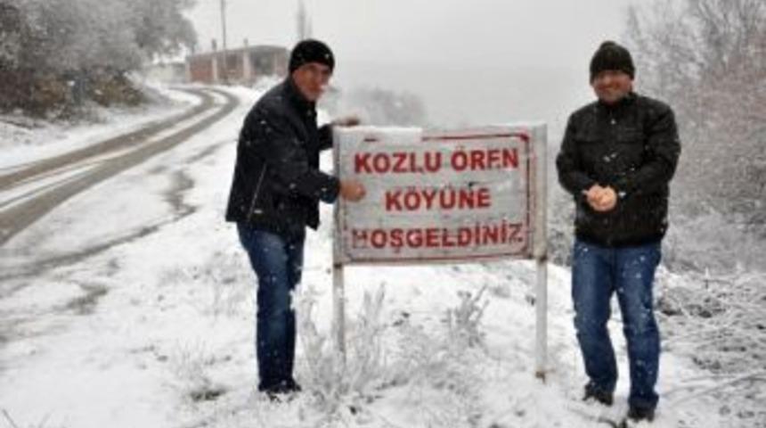 Manisa'da Yağan Şiddetli Kar Yolları Kapattı