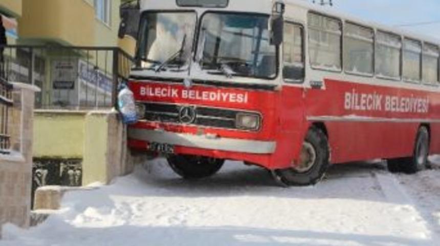 Otob&uuml;s Şof&ouml;r&uuml; &Ouml;ğrencilerin Hayatını Kurtardı