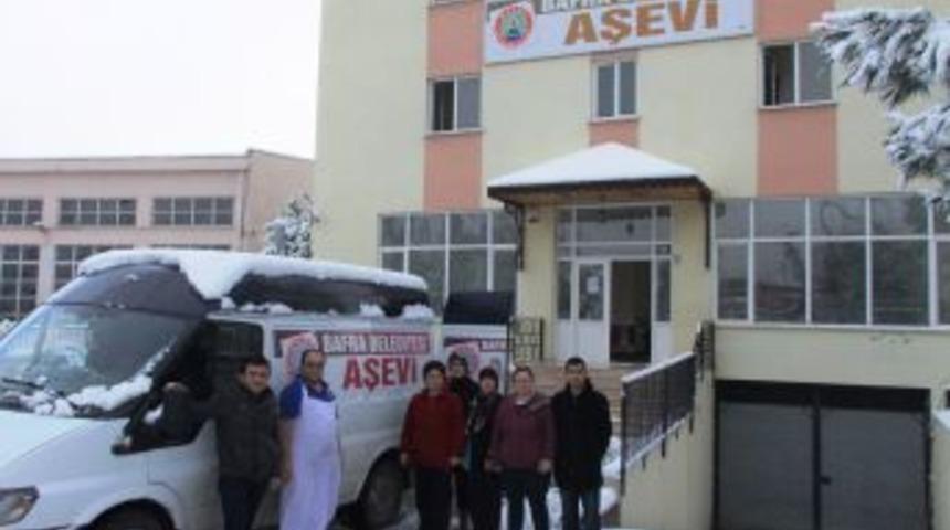 Bafra Belediyesi, Kardan Aşevine Gelemeyenlerin Evine Yemek Götürüyor