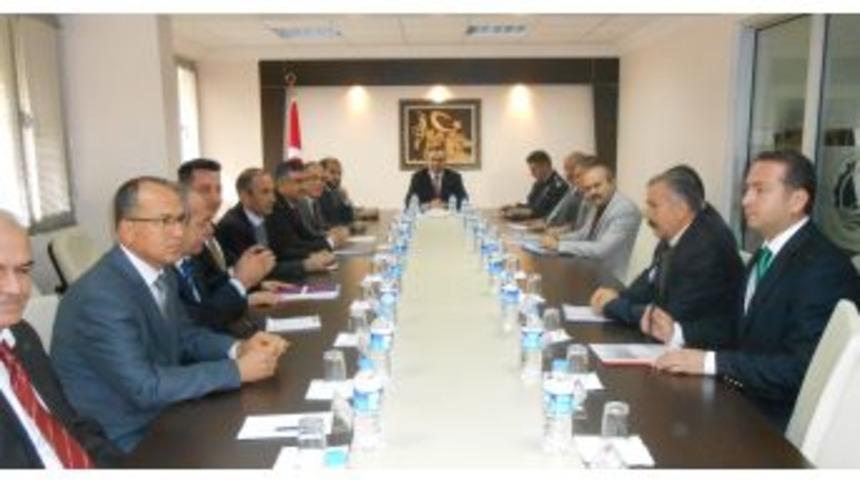 Kaymakamdan Kamu &Ccedil;alışanlarına: G&uuml;ler Y&uuml;zl&uuml; Olun