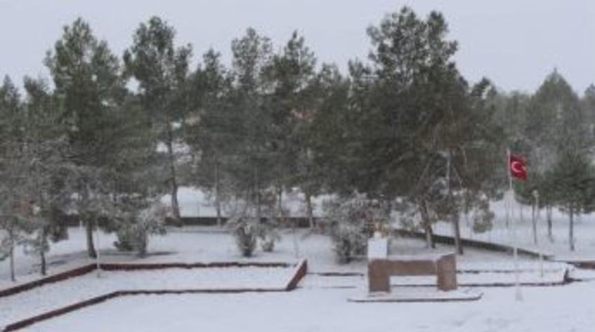 Samsat&rsquo;ta Yılın İlk Karı Yağdı