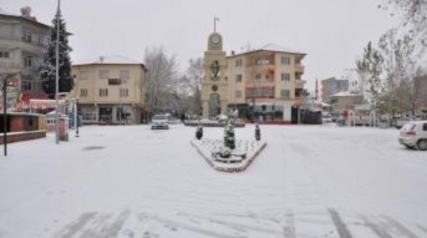 G&ouml;lbaşına Yılın İlk Karı Yağdı