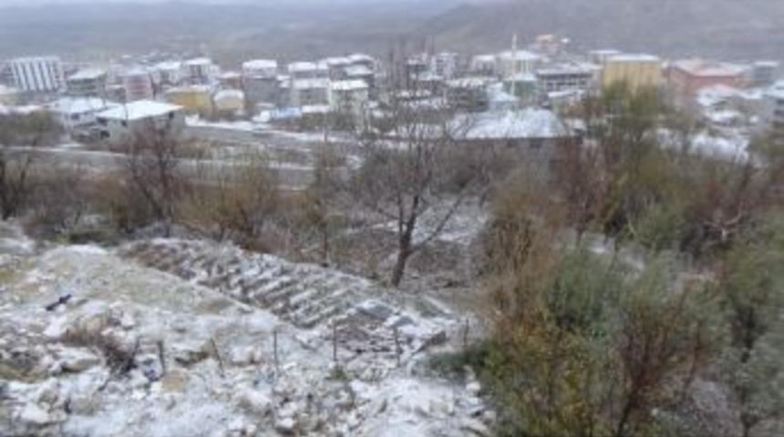 Kulp&rsquo;a Mevsimin İlk Karı Yağdı