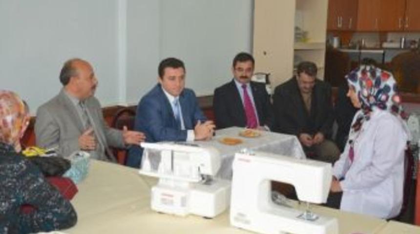 Bakıcı, Dikiş Ve Overlok Makinesi Hediye Etti