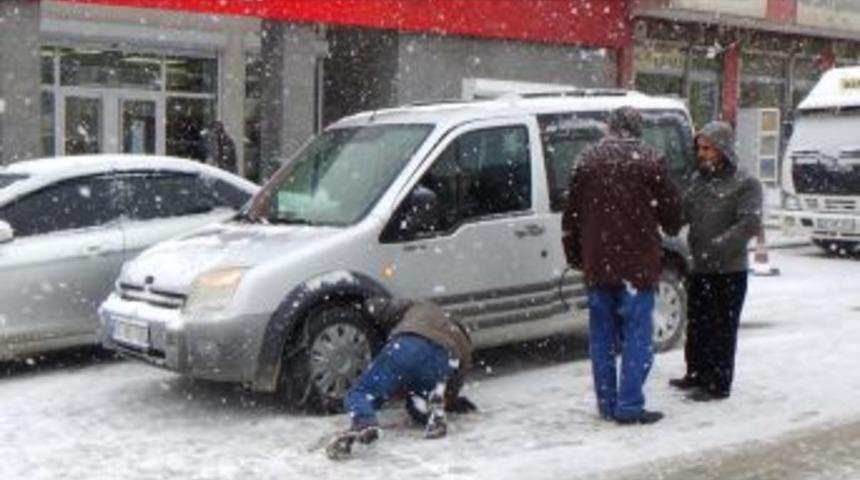 Hakkari&rsquo;de Kar Yağışı Hayatı Olumsuz Etkiledi