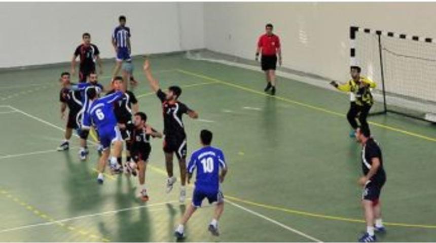 İ&uuml; Hentbol Takımı Şampiyon Oldu