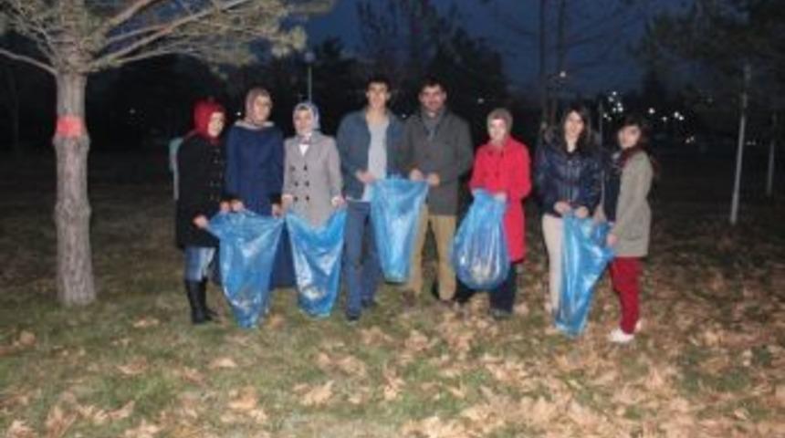 Gen&ccedil;ler &Ccedil;evre Temizliği &Ccedil;alışması Yaptı