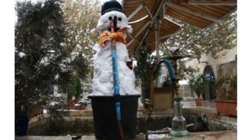 Kardan Adamın Çay Ve Nargile Keyfi