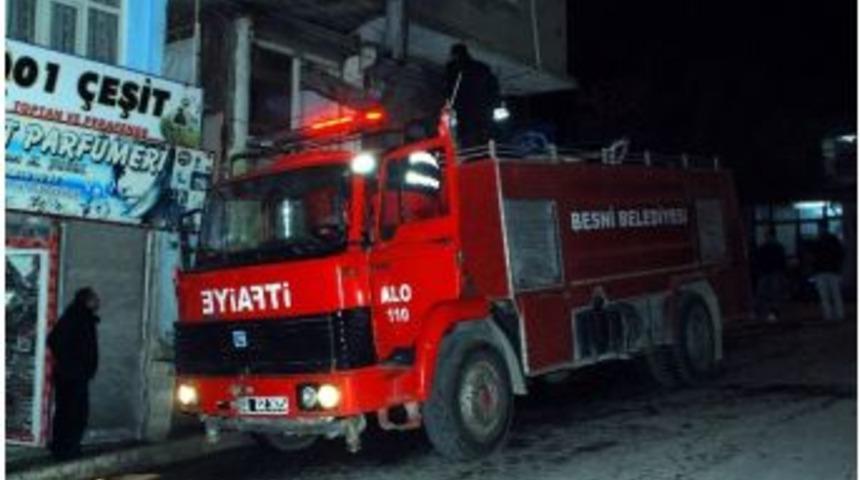 Besni'de Bir İş Yerinde &Ccedil;ıkan Yangın Korkuttu
