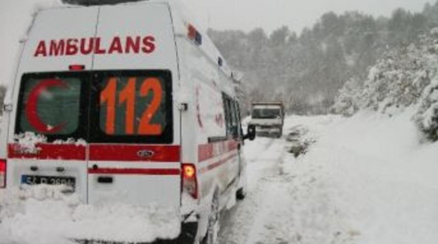 K&ouml;y Yolu Ulaşıma Kapanınca Diyaliz Hastasının İmdadına Ekipler Yetişti