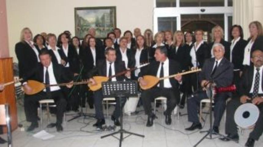 Adıyamanlılar Korosundan Huzurevinde T&uuml;rk&uuml; Ş&ouml;leni