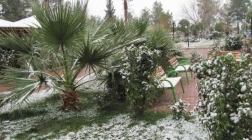 Araban İl&ccedil;esine Yılın İlk Karı Yağdı