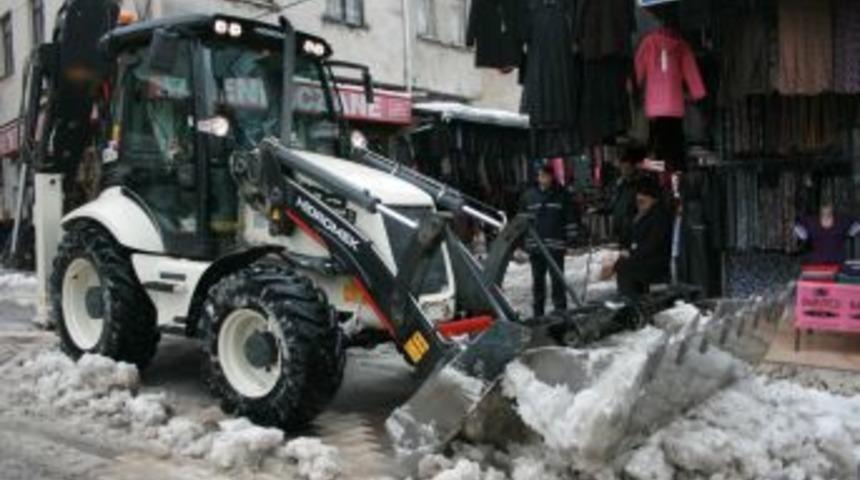 &Ccedil;arşamba'da Kar Temizliği Başladı