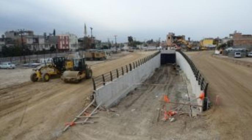 Bir Yanda Yıkım Bir Yanda Alt Ge&ccedil;it İnşaatı