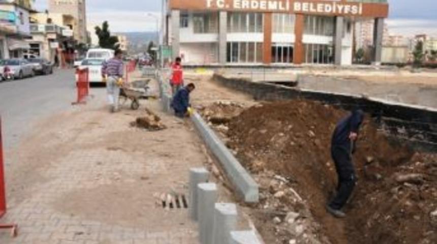 Erdemli Belediye Meydanı Kısa S&uuml;rede Hizmete A&ccedil;ılacak