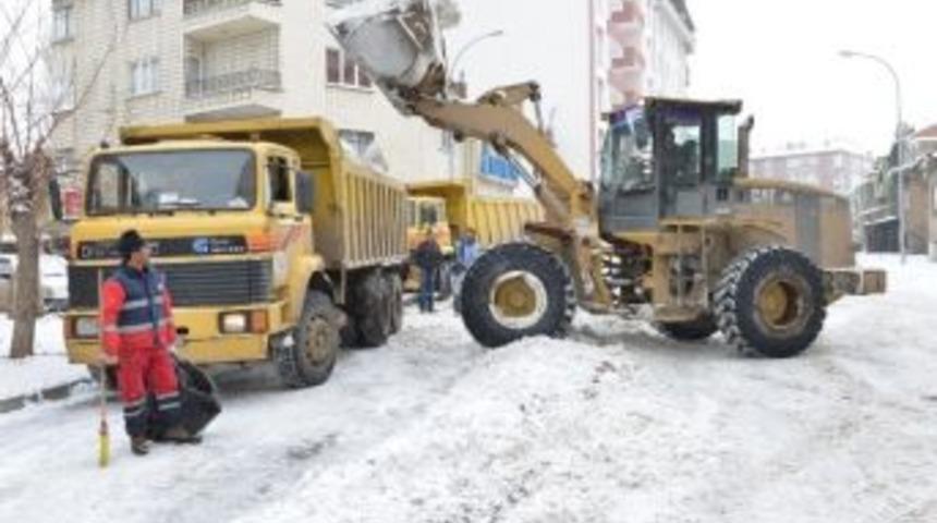 Yakutiye Belediyesi, Karla M&uuml;cadelesini Vardiyalı S&uuml;rd&uuml;r&uuml;yor