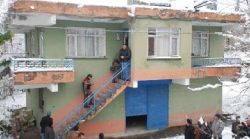 Bı&ccedil;aklayarak &Ouml;ld&uuml;rd&uuml;ğ&uuml; Babasını Yakmaya &Ccedil;alıştı