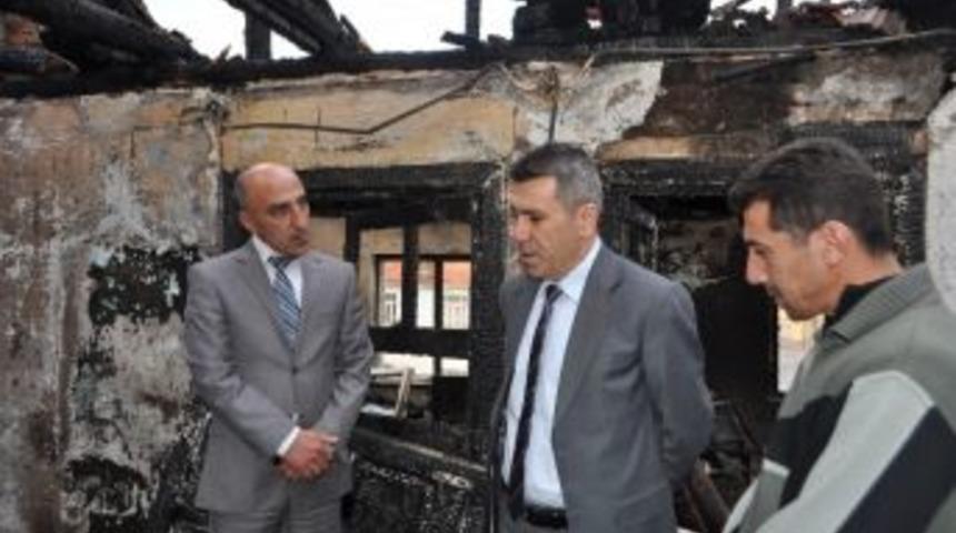 Demirci'de Evi Yanan Aileye Devlet Şefkati