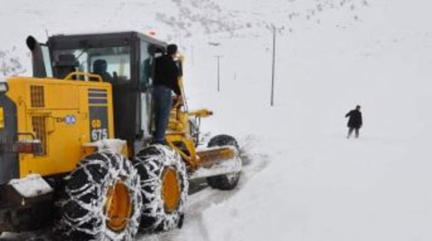Yurtta Kış: Siirt&rsquo;te 5 K&ouml;y Yolu Ulaşıma Kapandı