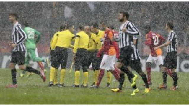 Galatasaray-juventus Maçı Başladı