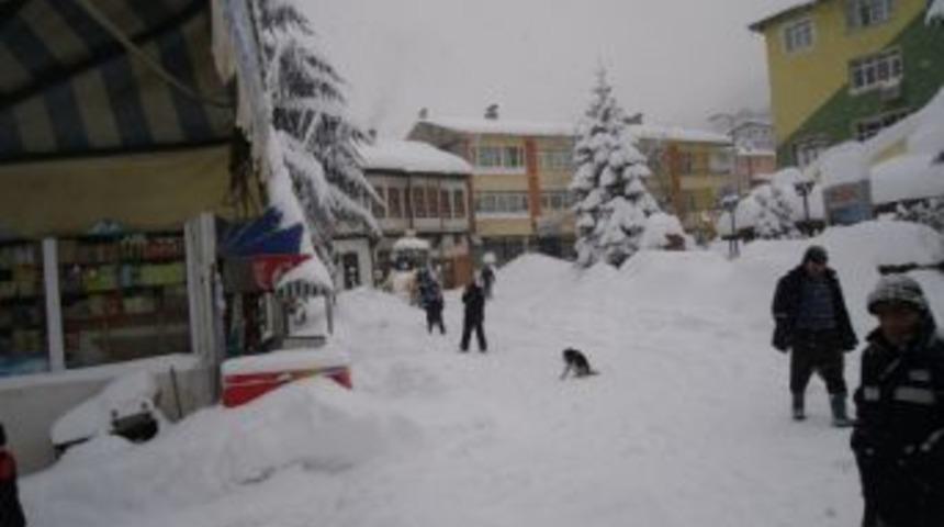 K&uuml;re'de kar şiddetini artırdı