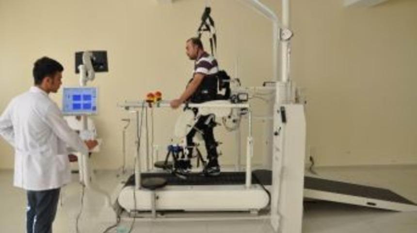 Robotik Y&uuml;r&uuml;me Sistemi Sayesinde Fel&ccedil; Hastaları Yeniden Y&uuml;r&uuml;me Yeteneğine Kavuşuyor