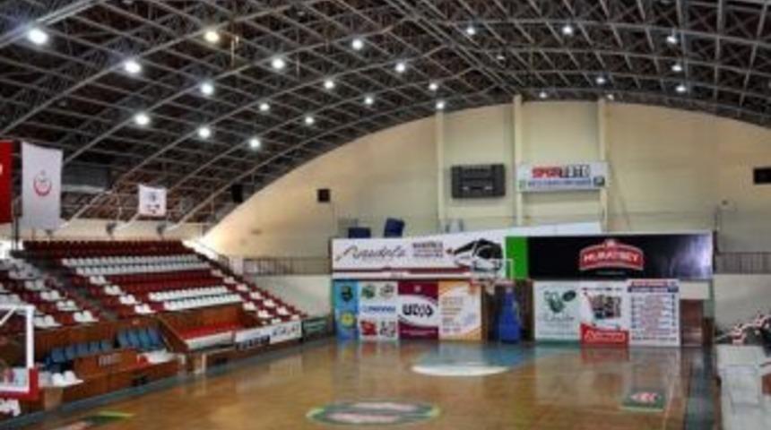 Uşak Atat&uuml;rk Spor Salonu Sağlam &Ccedil;ıktı