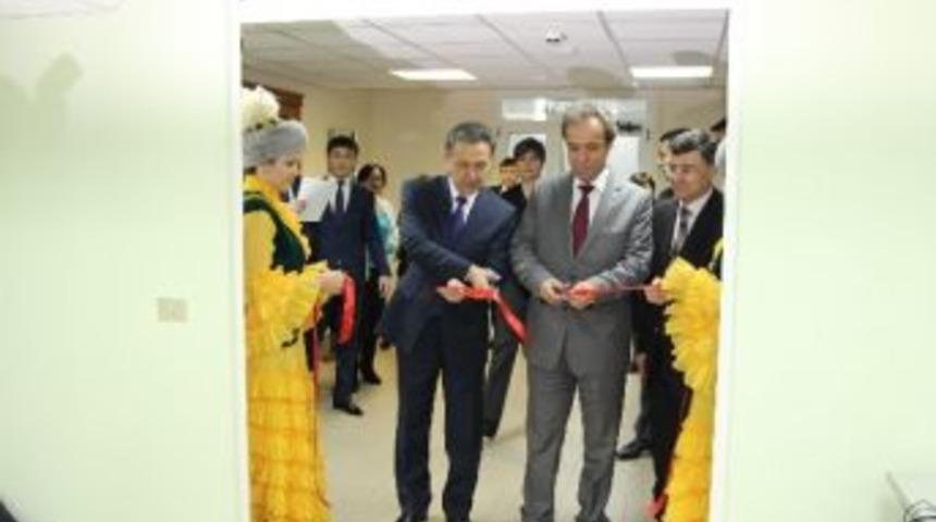 Tika&rsquo;dan Kazakistan Kamu Y&ouml;netimi Akademisi&rsquo;ne Malzeme Desteği