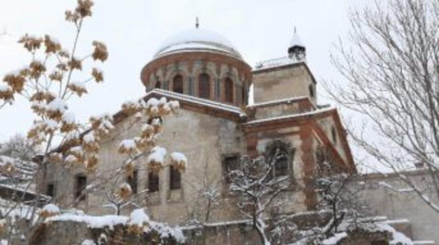 Talas&rsquo;ın Tarihi Dokusu Gelinlik Giydi