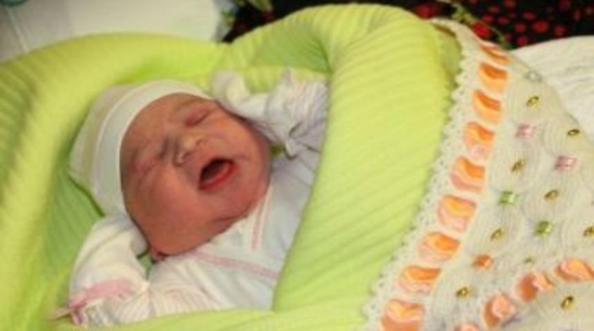 Emine Bebek Acil Ve Tatlı Tesad&uuml;flerle Doğdu