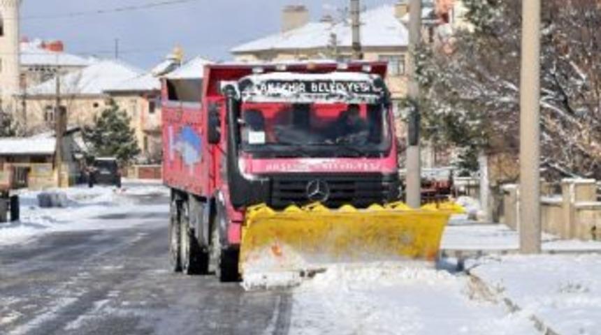 Akşehir&rsquo;de Karla M&uuml;cadele &Ccedil;alışmaları