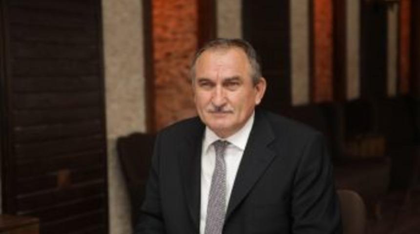 Ak Parti Sahaya İniyor