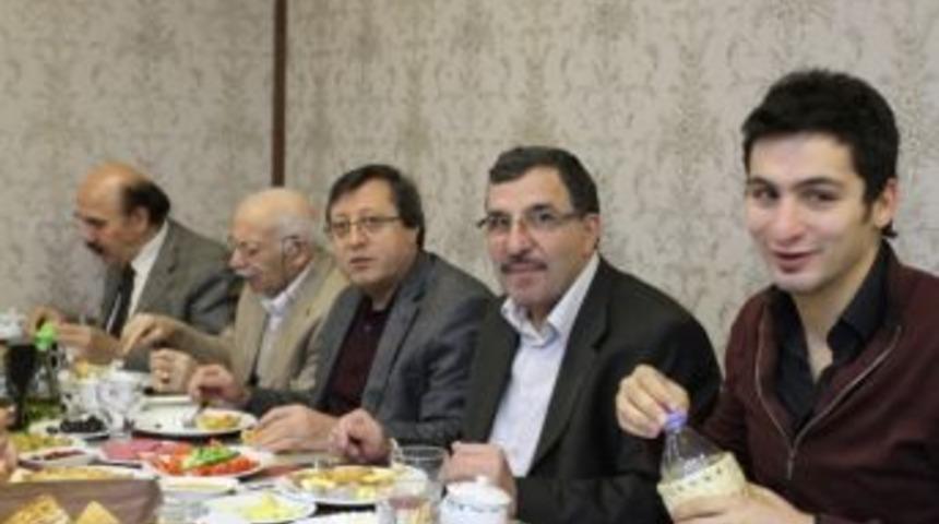 İktisadi Ve İdari Bilimler Fak&uuml;ltesinden Tanışma Kahvaltısı