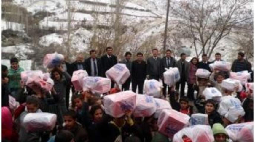 Haciyanlı Öğrencilere Kıyafet Yardımı