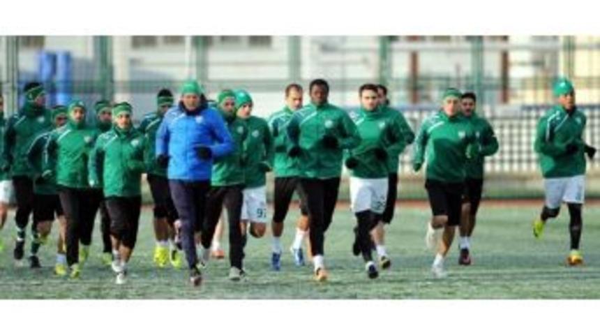 Bursaspor Kar Altında &Ccedil;alıştı