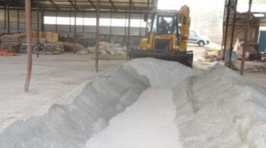 Burma'dan K&ouml;y Yollarına Tuz Yardımı