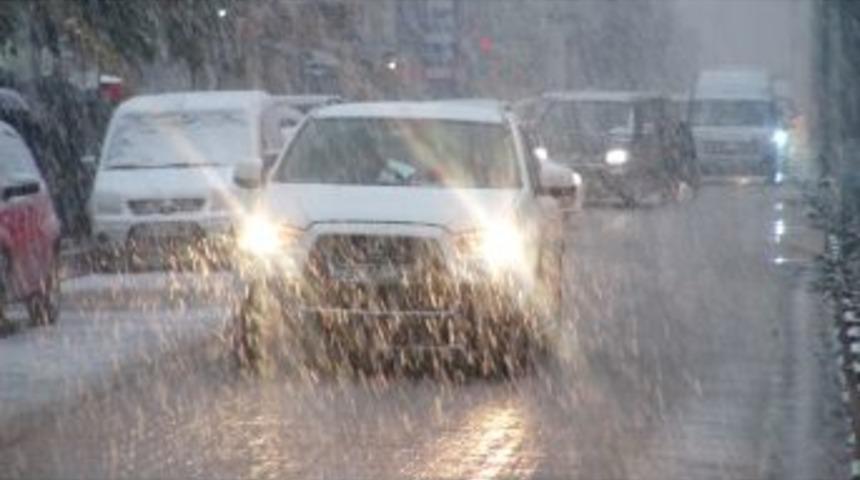 Cizre&rsquo;de Kar Yağışı Akşama Kadar S&uuml;rd&uuml;